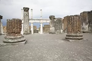 Images Dated 5th June 2007: In the Temple of Jupiter, Pompeii, UNESCO World Heritage Site, Campania, Italy, Europe