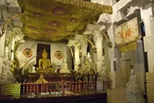 Images Dated 17th December 2009: Temple of the Sacred Tooth Relic (Sri Dalada Maligawa), Kandy, Sri Lanka, Asia