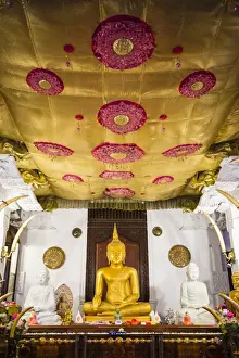 Temple of the Sacred Tooth Relic (Temple of the Tooth) (Sri Dalada Maligawa) in Kandy, Sri Lanka, Asia