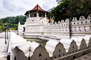 Temple of the Sacred Tooth Relic (Temple of the Tooth) (Sri Dalada Maligawa) in Kandy, Sri Lanka, Asia