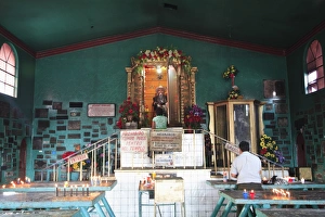 Images Dated 25th November 2007: Temple of San Simon, also known as Maximon, Patron Saint of Gamblers and Drunks