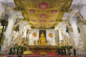 Temple of the Tooth (Sri Dalada Maligawa), UNESCO World Heritage Site, Kandy, Hill country, Sri Lanka, Asia