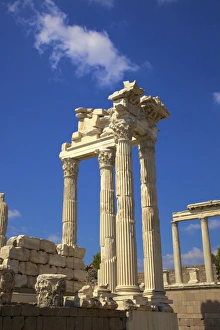 Temple of Trajan, Bergama (Pergamum), Anatolia, Turkey, Asia Minor, Eurasia