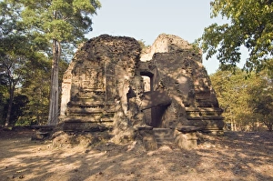 Images Dated 14th January 2008: Temples in the ancient pre Angkor capital of Chenla, Cambodia, Indochina