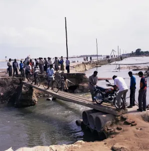 Flooding Prints: Temporary bridge in the aftermath of the December 2005 tsunami