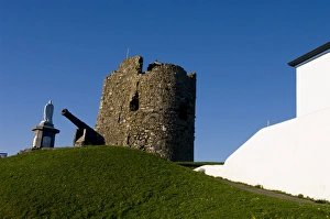 Images Dated 27th December 2008: Tenby Castle, Dyfed, Wales, United Kingdom, Europe