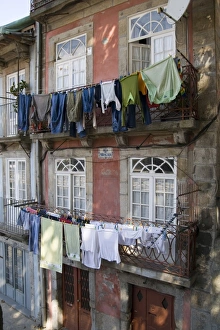 Images Dated 22nd September 2007: Tenement housing