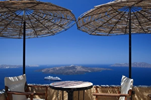 Stereotypically Greek Prints: Terrace overlooking the caldera, Santorini, Cyclades, Greek Islands, Greece, Europe