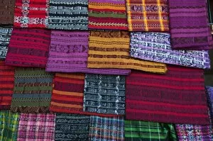 Images Dated 27th March 2009: Textiles, San Francisco El Alto, Guatemala, Central America