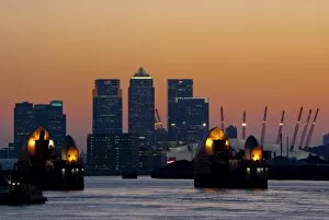Images Dated 30th May 2009: Thames Barrier, O2 Arena, Canary Wharf, London, England, United Kingdom, Europe