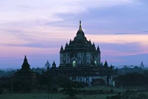 Thatbyinyu temple at sunrise, Bagan (Pagan) archaeological site, Myanmar (Burma), Asia