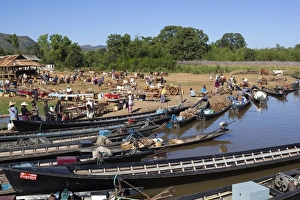 Thaung Tho tribal market at southern end of lake, Inle Lake, Shan State, Myanmar (Burma), Asia