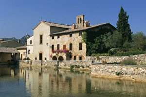 Thermal pool of Bagno Vignoni, Val d Orcia, Siena province, Tuscany, Italy, Europe