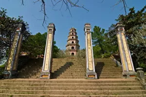 Images Dated 27th December 2009: Thien Mu Pagoda, UNESCO World Heritage Site, Hue Vietnam, Indochina, Southeast Asia, Asia