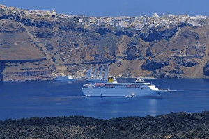 Thira Prints: Thiras Gulf and boats