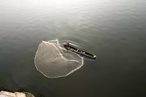 Thrownet fishing, Ashtamudi Lake, Kollam, Kerala, India, Asia