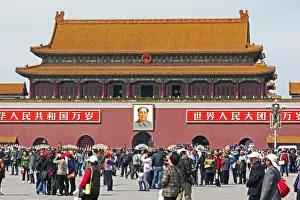 Sightseer Prints: Tiananmen Sqaure in front of portrait of Mao Zedong on Gate of Heavenly Peace (Tiananmen Gate)