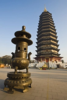 Images Dated 19th November 2008: Tianning Temple, Changzhou, Jiangsu, China