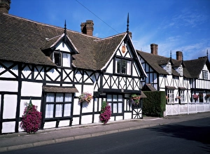 Hereford Worcester Prints: Timber framed cottages, Ombersley, Worcestershire, England, United Kingdom, Europe