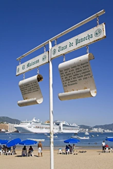 Images Dated 27th November 2009: Tlacopanocha Beach in Old Town Acapulco, State of Guerrero, Mexico, North America