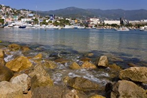 Images Dated 27th November 2009: Tlacopanocha Beach in Old Town Acapulco, State of Guerrero, Mexico, North America