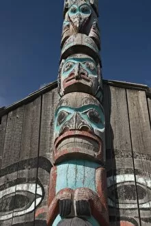 Images Dated 17th June 2009: Tlingit Totem Pole, Ravens Fort Tribal House, Fort William Seward