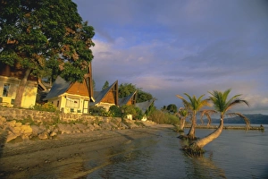 Images Dated 2nd August 2008: Toba Batak style cabins at Le Shangri-La resort near