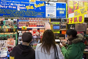 Tee Nager Prints: Tokyos discount electrical and electronics district
