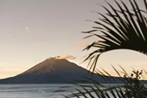 Images Dated 30th October 2010: Toliman volcano, Lago de Atitlan, Guatemala, Central America