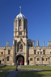 Images Dated 8th October 2009: Tom Tower, Quad and Mercury Fountain, Christ Church College, Oxford, Oxfordshire