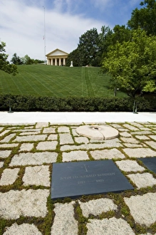 Images Dated 4th January 2000: Tomb of John F
