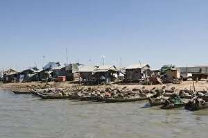 Images Dated 18th January 2008: Tonle Sap Lake, Vietnamese Boat People, near Siem Reap, Cambodia, Indochina