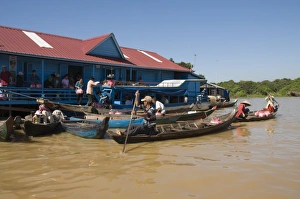 Images Dated 18th January 2008: Tonle Sap Lake, Vietnamese Boat People, near Siem Reap, Cambodia, Indochina