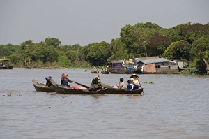 Images Dated 18th January 2008: Tonle Sap Lake, Vietnamese Boat People, near Siem Reap, Cambodia, Indochina