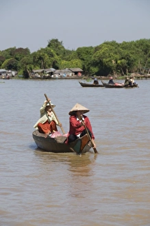 Images Dated 18th January 2008: Tonle Sap Lake, Vietnamese Boat People, near Siem Reap, Cambodia, Indochina