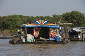 Images Dated 18th January 2008: Tonle Sap Lake, Vietnamese Boat People, near Siem Reap, Cambodia, Indochina