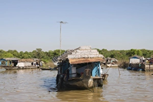 Images Dated 18th January 2008: Tonle Sap Lake, Vietnamese Boat People, near Siem Reap, Cambodia, Indochina