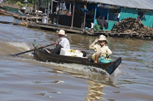 Images Dated 18th January 2008: Tonle Sap Lake, Vietnamese Boat People, near Siem Reap, Cambodia, Indochina