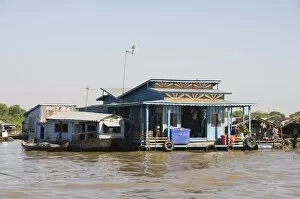 Images Dated 18th January 2008: Tonle Sap Lake, Vietnamese Boat People, near Siem Reap, Cambodia, Indochina