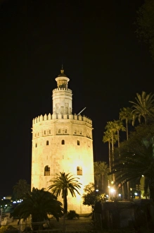 Torre del Oro at night