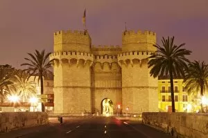 Images Dated 11th May 2009: Torres de Serranos city gate at dusk, Valencia, Comunidad Valencia, Spain, Europe