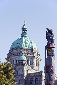 Cupola Prints: Totem pole in front of the Parliament Buildings, Victoria, Vancouver Island