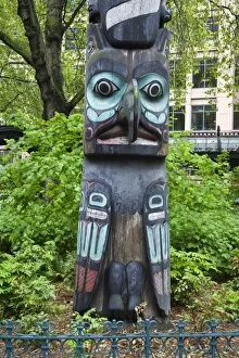 Images Dated 21st May 2008: Totem Pole in Pioneer Square, Seattle, Washington State, United States of America