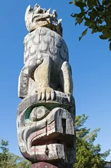 Images Dated 6th August 2011: Totem pole at Umista Cultural Centre, Alert Bay, British Columbia, Canada, North America