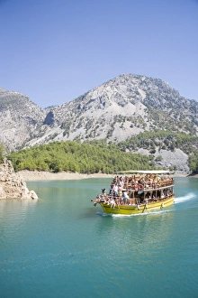 Tourist boat