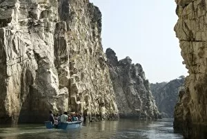 Tourist boat in the Marble Rocks Gorge, on the Narmada River, Bhedaghat
