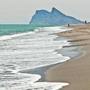 Images Dated 27th April 2011: Tourist walking toward Gibraltar, Alcaidesa beach, near Sotogrande, Andalucia, Spain, Europe
