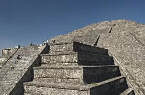 Images Dated 21st January 2010: Tourists climbing stairway, Pyramid of the Moon, Archaeological Zone of Teotihuacan