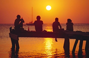 20 25 Prints: Tourists enjoying the sunset