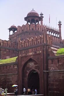Tourists at Lahore Gate, Red Fort, UNESCO World Heritage Site, Old Delhi, India, Asia